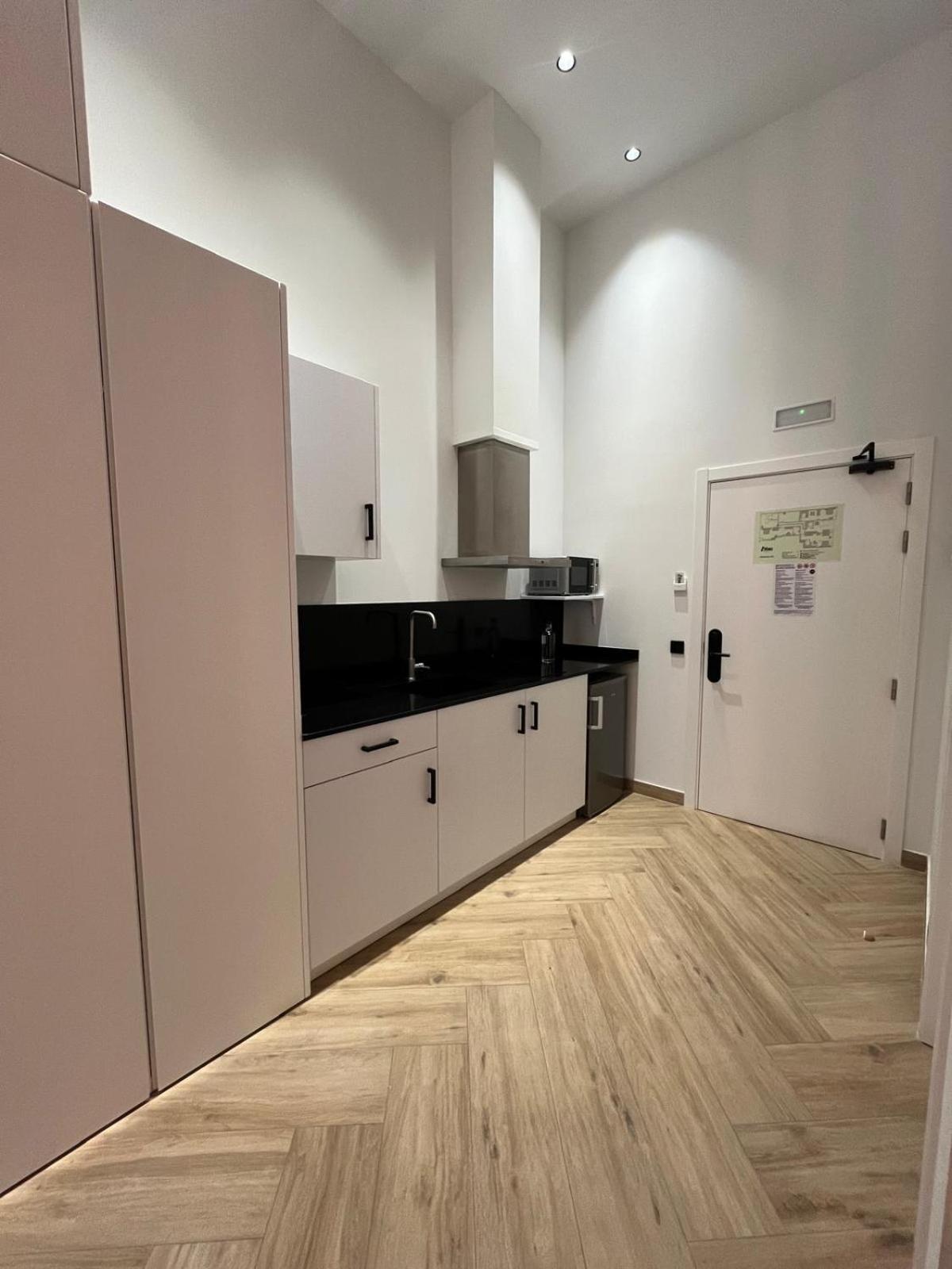 Blanq Marina Suites Валенсия Екстериор снимка